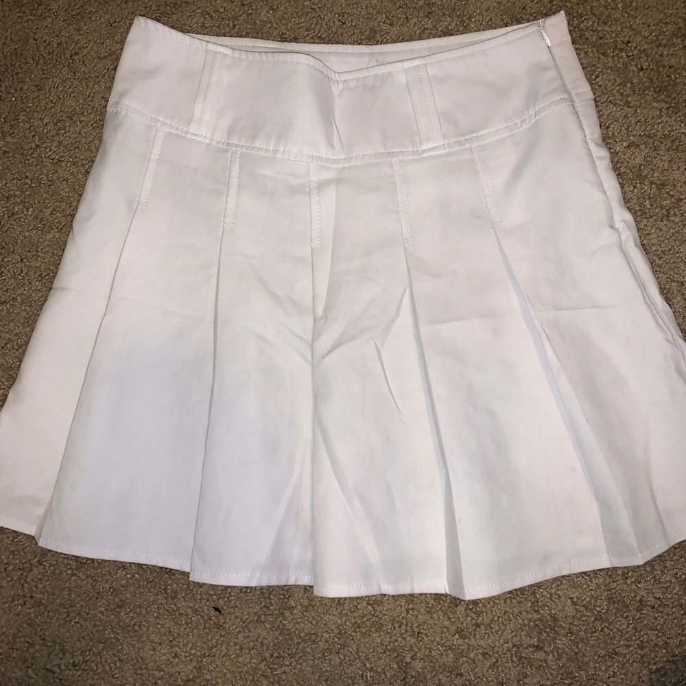 Cute white skirt, zipper on side